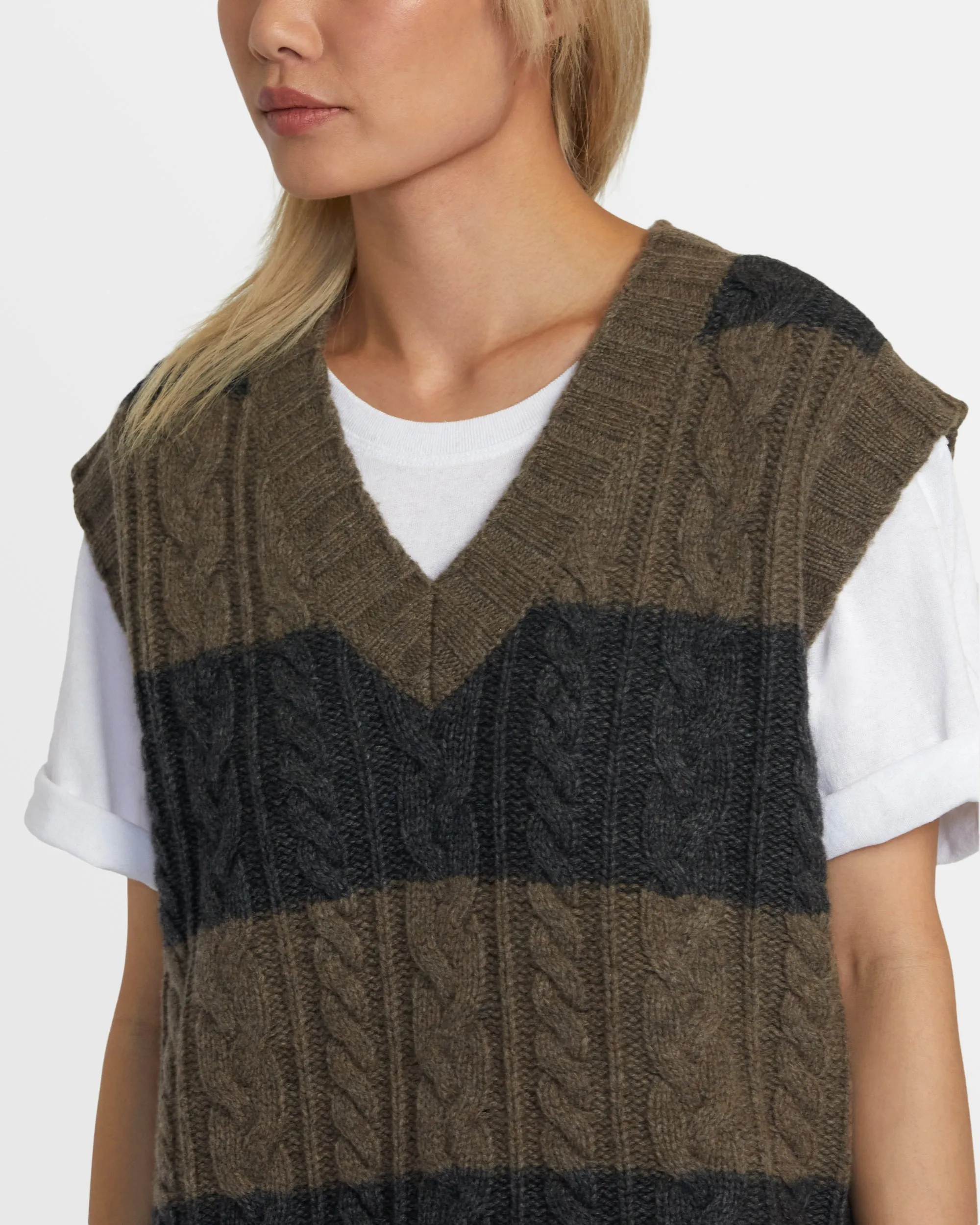 Chefs Kiss Sweater Vest - Black